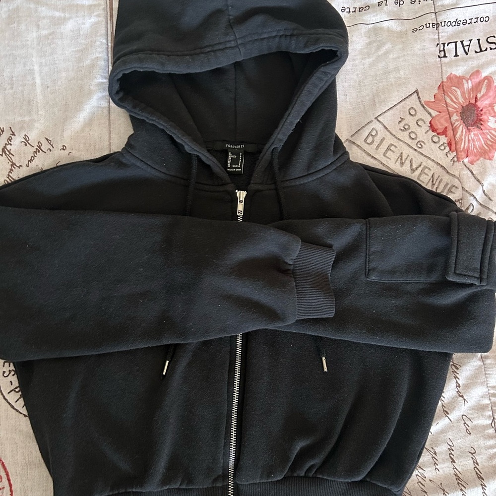 Black Forever 21 Cropped Zip-Up Hoodie